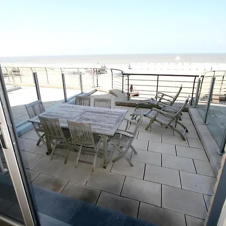 Seaside Comfort With Parking, Cleaning Included Lägenhet *