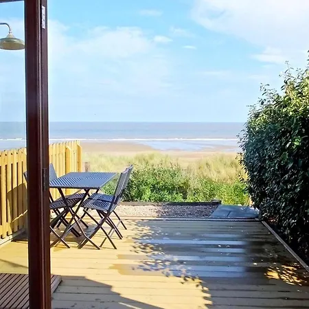 Seaside Comfort With Parking, Cleaning Included 니우포르트